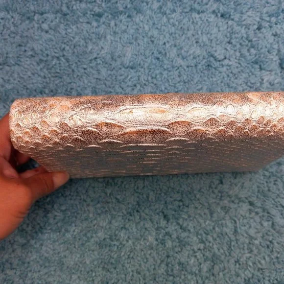 Charming Charlie RSVP Mixed Gold-Silver Hand Purse - Picture 7 of 11